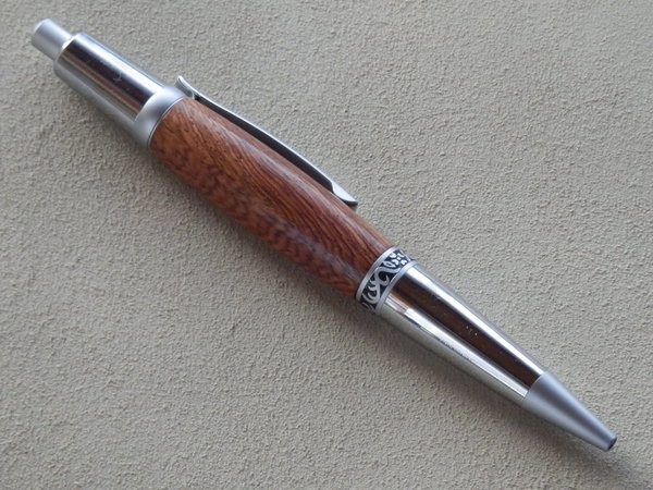 Klick-Kugelschreiber Taurus mit Honduras Palisanderholz.