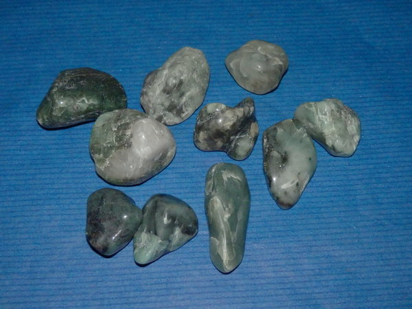 Smaragd Rohsteine ca. 103 g getrommelt