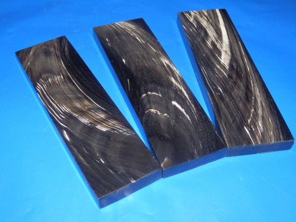 Büffelhorn Platte schwarz/weiss poliert 128x38x9-12 mm