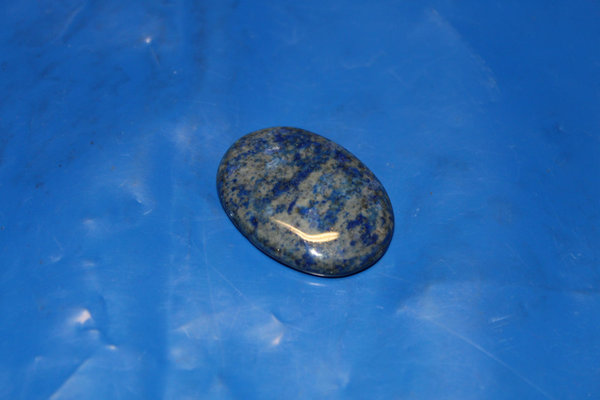 Lapis Lazuli 29 Ct mit Goldpyritflocken